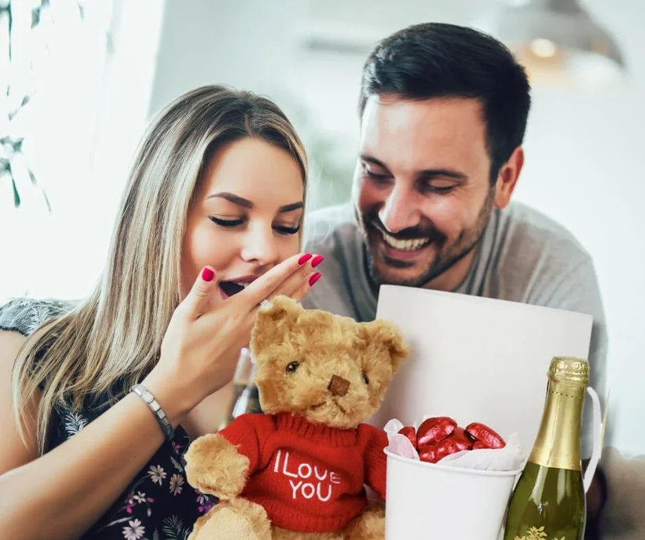 Celebrate Your Love: 10 Exquisite Anniversary Hampers for Aussie Couples - Tastebuds