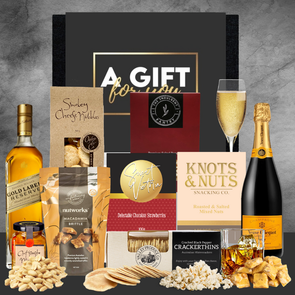 Johnnie Gold & Veuve Champagne Hamper