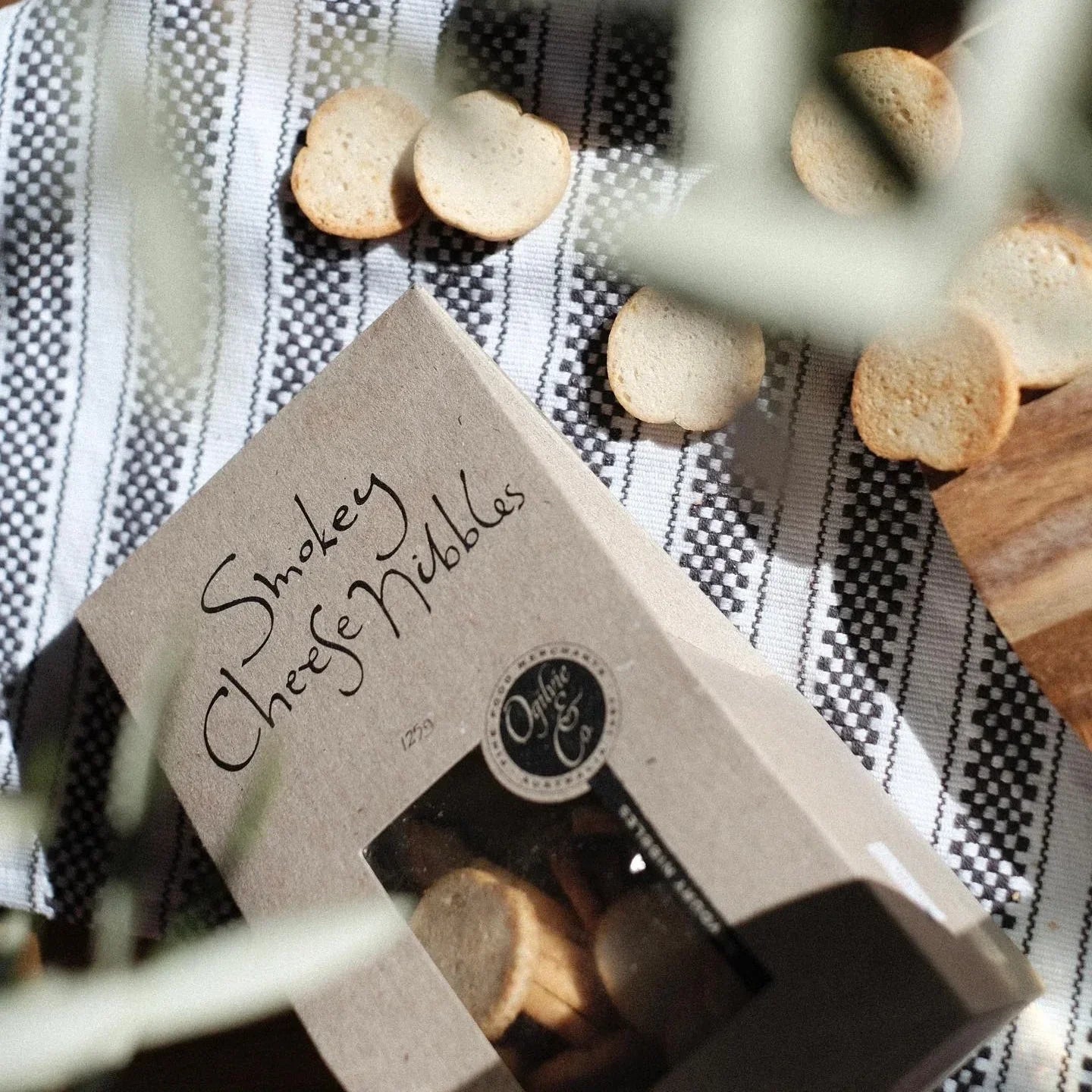 Luxury Veuve & Whiskey Christmas Hamper - Tastebuds